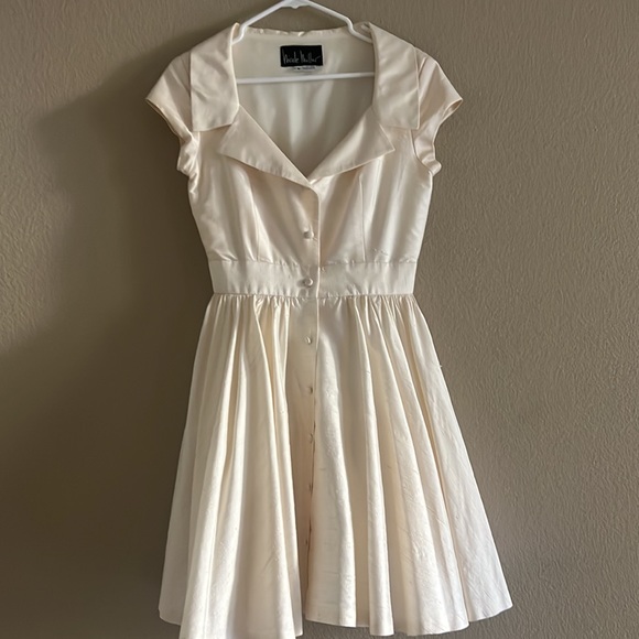 Nicole Miller Ivory Retro SilkTea Length Wedding/Bridal Dress